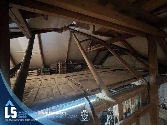 Dachboden Nebengebäude 2