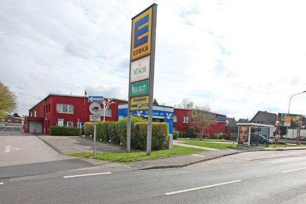 Zufahrt und Rückseite