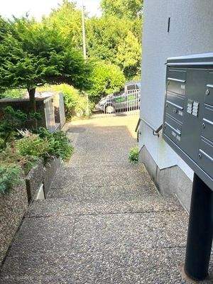 Kleiner Weg  zum Haus 