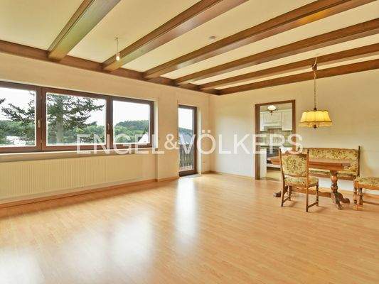 Wohn- Essbereich im OG mit Balkon