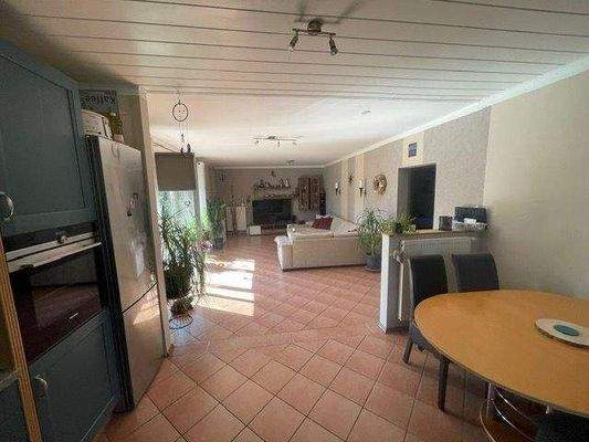 Übergang der Küche in das Wohnzimmer