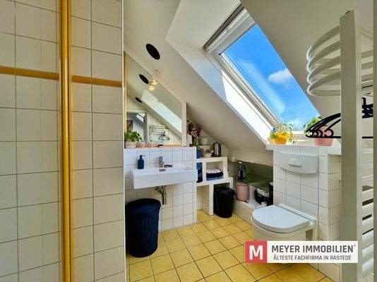 Duschbad im Spitzboden