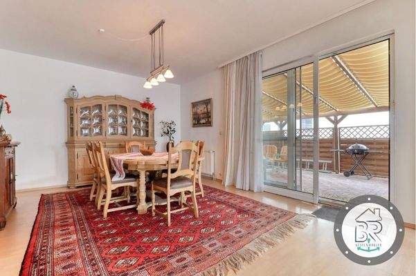 Esszimmer mit angrenzender Terrasse