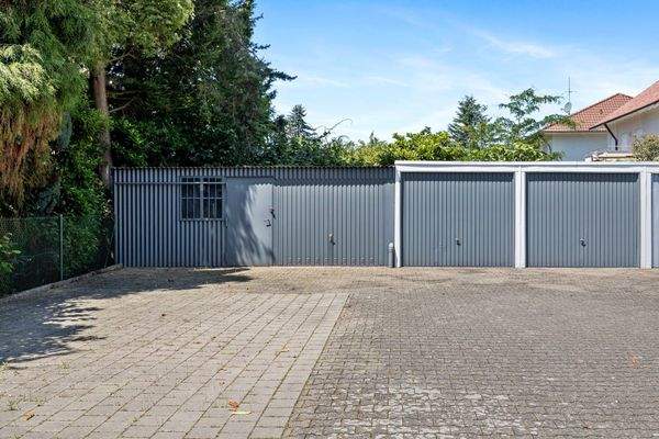 Garagen + Stellplätze