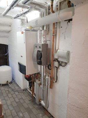 Neuwertige Gas-Brennwerttherme