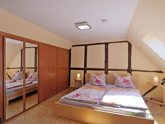 Schlafzimmer mit Einbauschränken