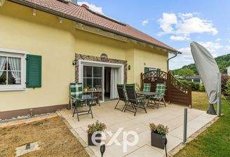 Rückansicht mit Terrasse
