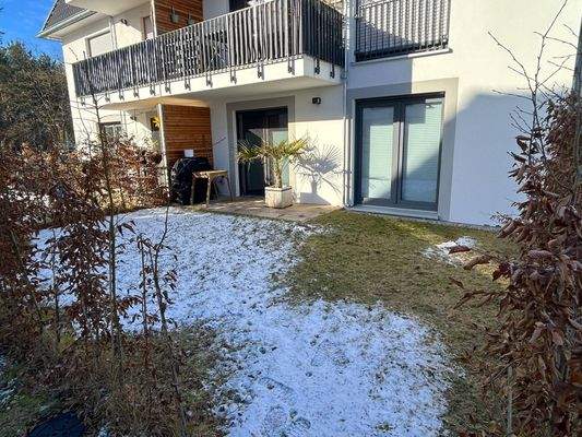 Terrasse + kleiner Garten