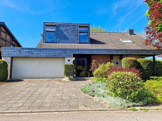 freistehendes großes Einfamilienhaus