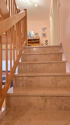 Marmortreppe zum OG