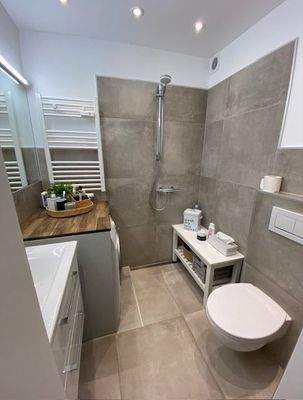 zweites Duschbad mit...