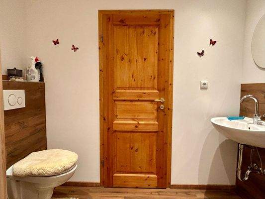 Gäste-WC mit Abstellraum