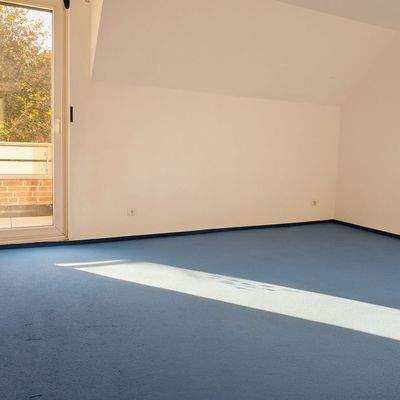 Schlafzimmer mit Zugang auf den Balkon