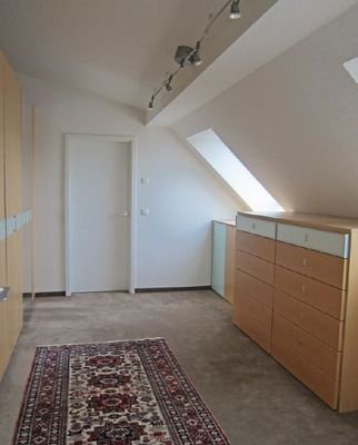 Ankleide_vom_Schlafzimmer_aus.jpg