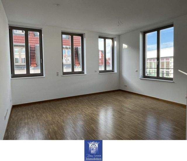 Wunderschöne Wohnung mit Loggia und moderner EBK - direkt am Neumarkt! - Photo 3