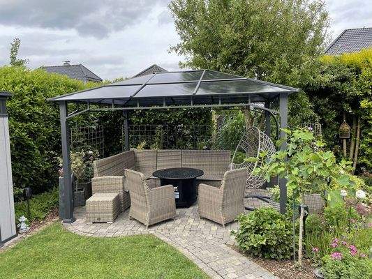 Terrasse mit Überdachung