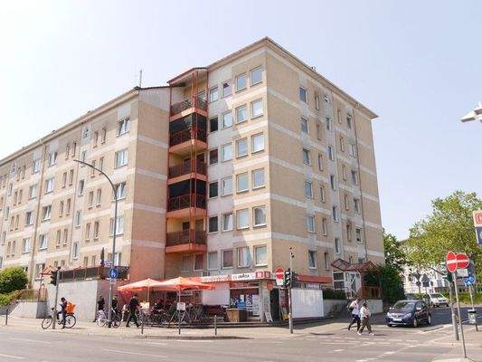 7 Gebäude Vorderseite