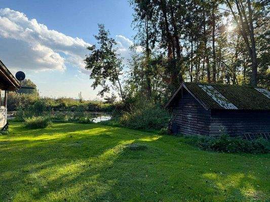 Grundstück mit Hütte