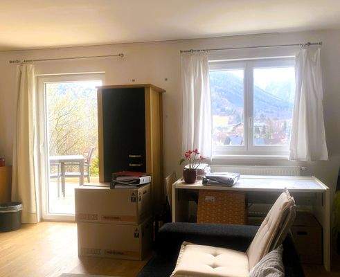 Wohn-Essbereich mit Zugang Terrasse (derzeitige Büronutzung) Gästehaus