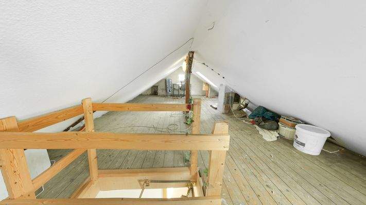 Spitzboden direkt aus der Wohnung erreichbar