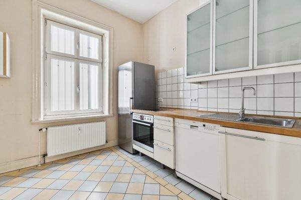 Die Küche inkl. kleiner Abstellkammer