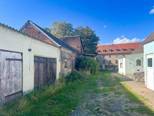 Objekt mit Zufahrt rechts