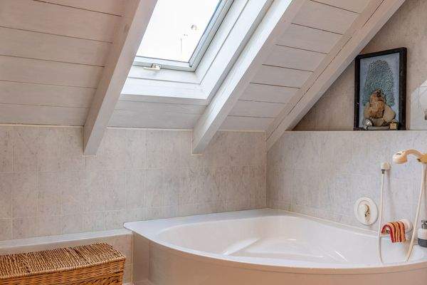 Wohnen über dem See – Charmante Maisonettewohnung mit Alpenpanorama