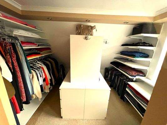 DG Begehbarer Kleiderschrank.jpg