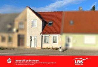 strassenseitige Gebäudeansicht