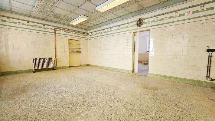 Gewerbe Erdgeschoss rechts