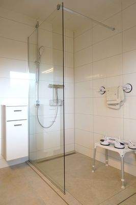 Bad mit ebenerdiger Dusche