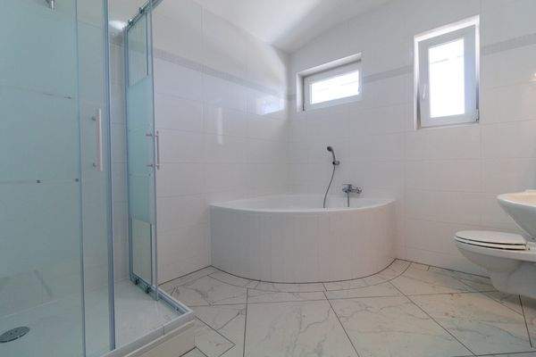 Badezimmer im Obergeschoss
