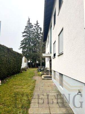 Hauseingang mit Blick in den Garten