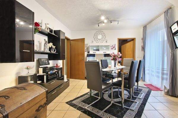 Esszimmer mit Balkonzugang