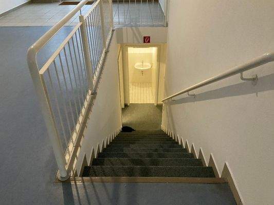 Treppenabgang zum Untergeschoss