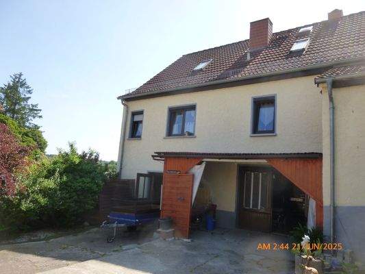 Haus von der  Seite aus gesehen 