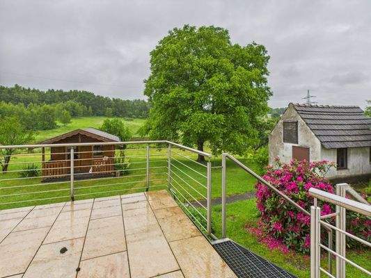 Balkon und Garten EG links