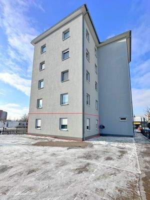 Außenansicht mit Stellflächen