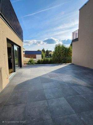 großzügige Terrasse