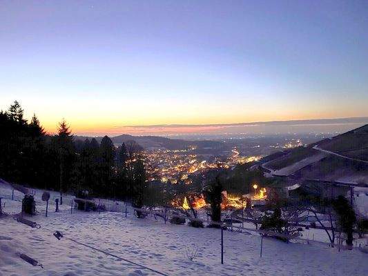 Weiterer Blick vom Haus am Abend