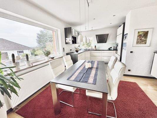 Essbereich mit angrenzender Küche