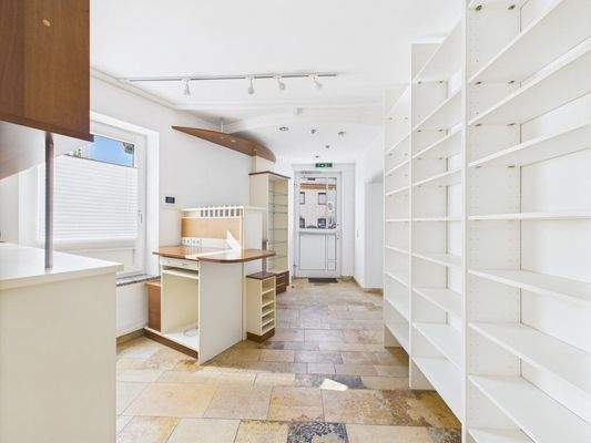 CAM04191G0-PR0042-STILL008