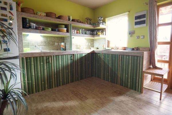 Wohn-/Esszimmer mit offener Küche