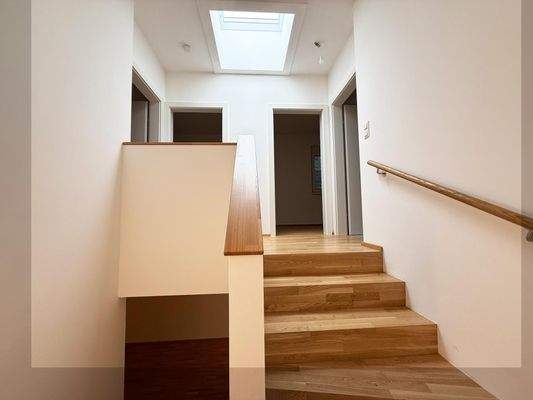 Stiegenhaus / Gang OG