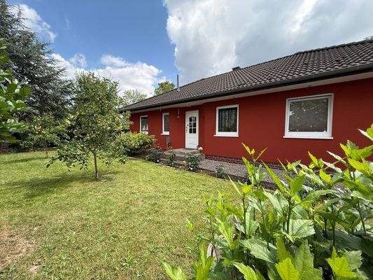 Bungalow mit idyllischem Grundstück