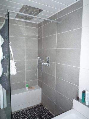 Dusche und Wanne OG