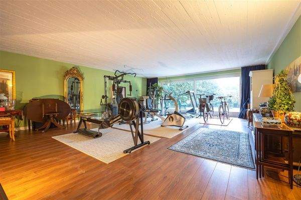 Soutterrain mit abgedecktem Pool