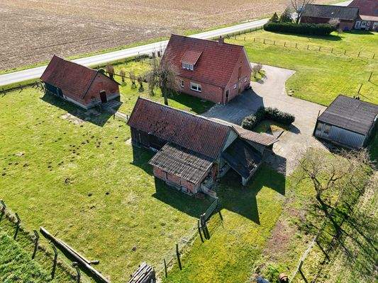 Resthof mit großem Grundstück 