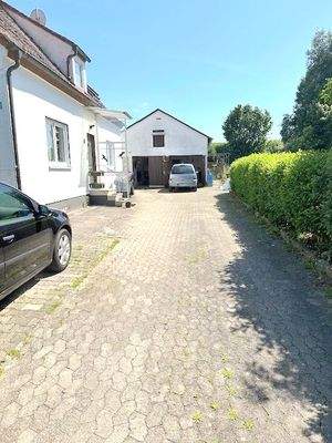 EG-Wohnung und Garage  von Außem