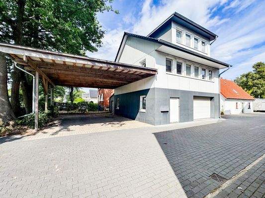 Vorderes Bürogebäude